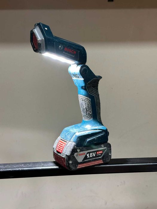 Акумулаторна лампа Bosch GLI 18V-300, 18 V с батерия 4,0Ah