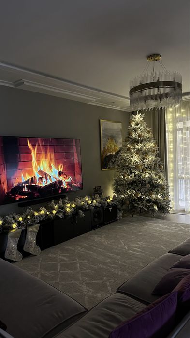 Продам исскусвенную елку 2,5 метра