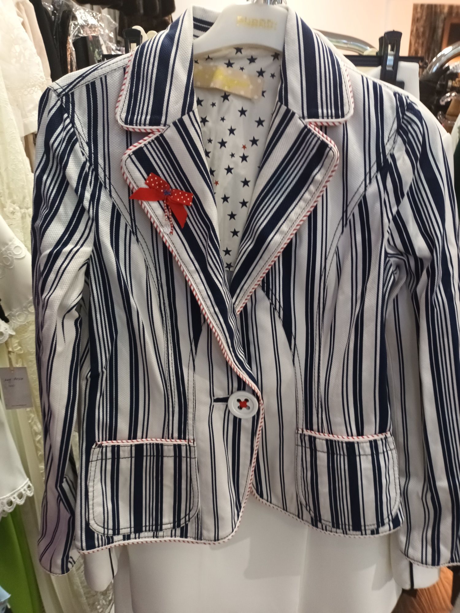 Продам костюм на девушку