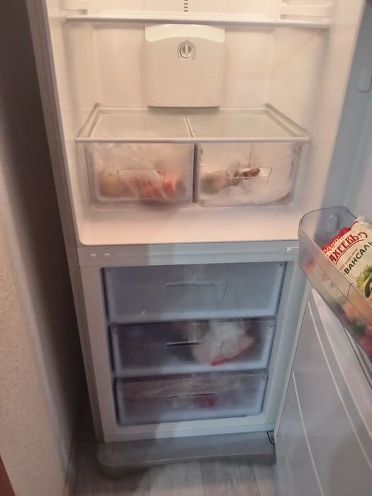 Продам хололильник индезит