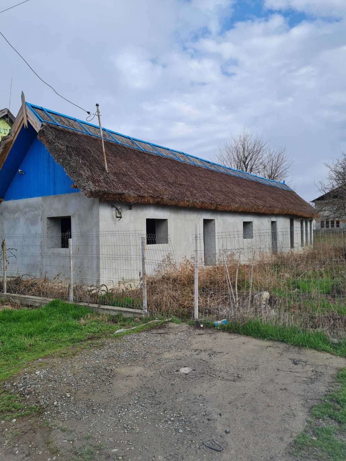 Pensiune la gri intravilan 2240 m2 (563 m2+1677 m2) acces auto DJ222N