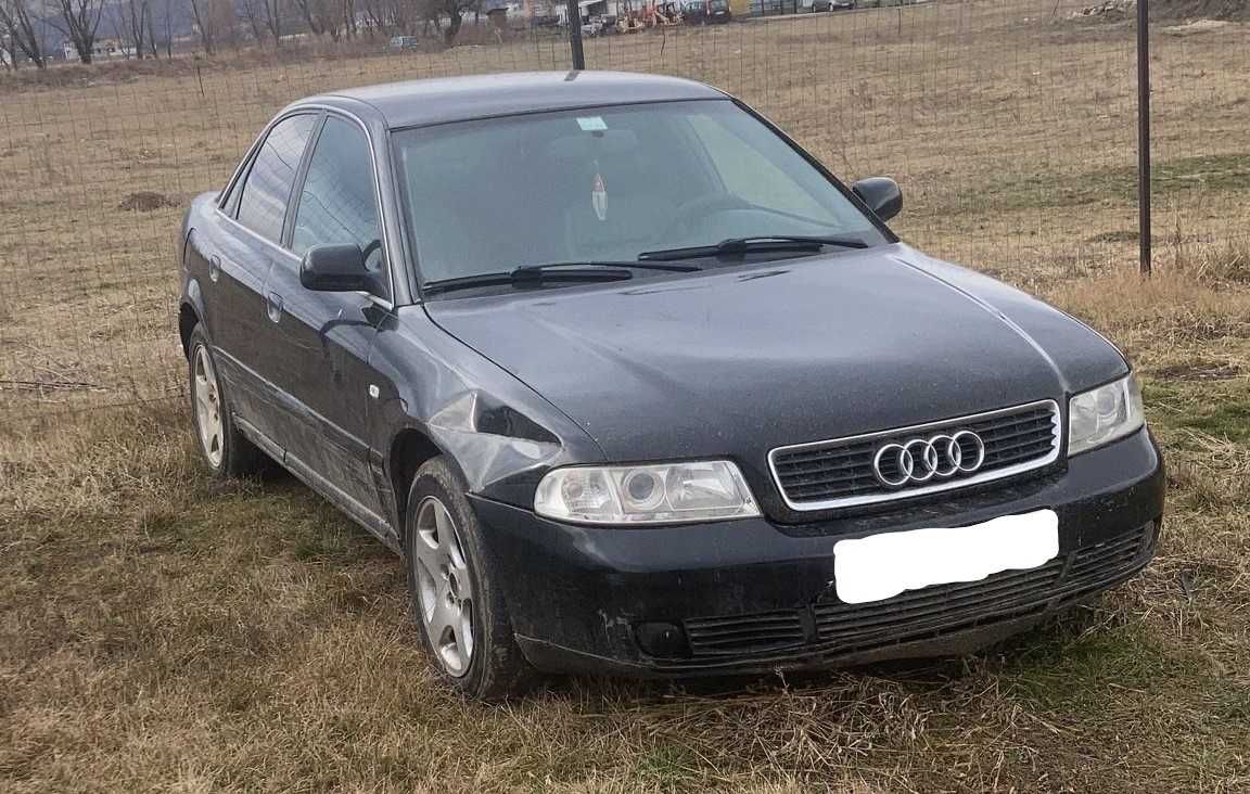 Dezmembrez audi A4 1.9 TDI  an 2000