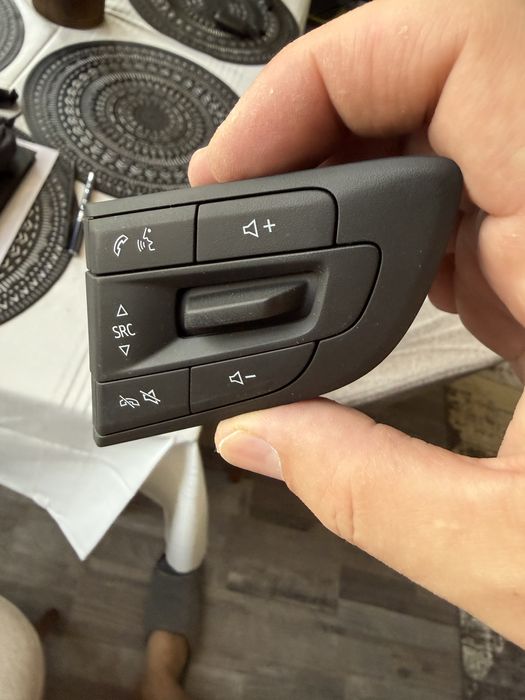 Мультимедиа на руль оригинальные от автомобиля Monza