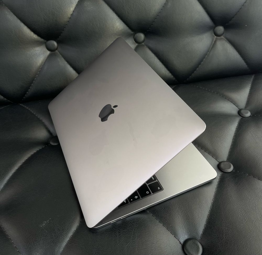 Apple MacBook Pro 2019 в хорошем состояние