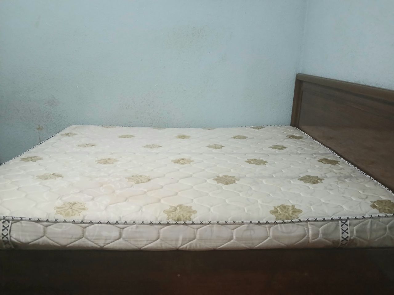 Продается спальни кроват