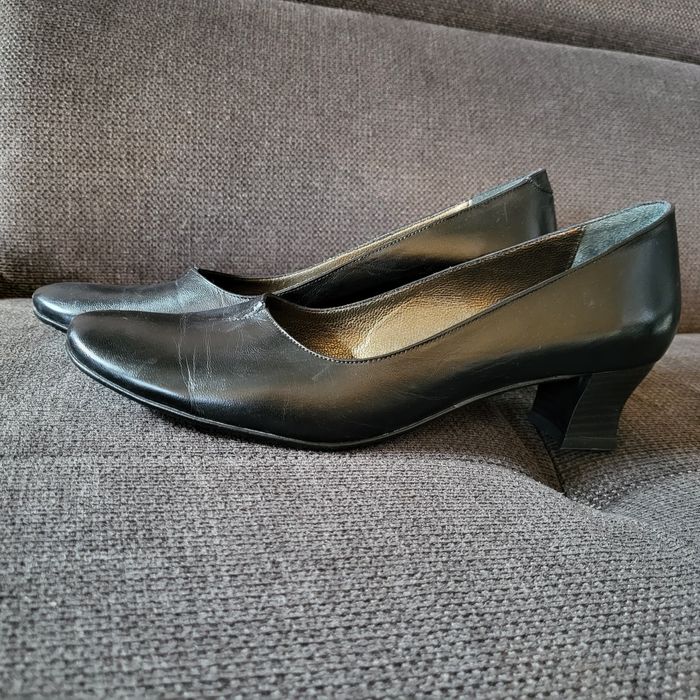 Обувки от естествена кожа на нисък ток 40 номер