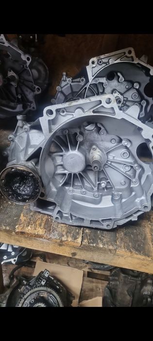 cutie viteze  1.6 bezina skoda octavia golf 5 seat cod JHW  jht