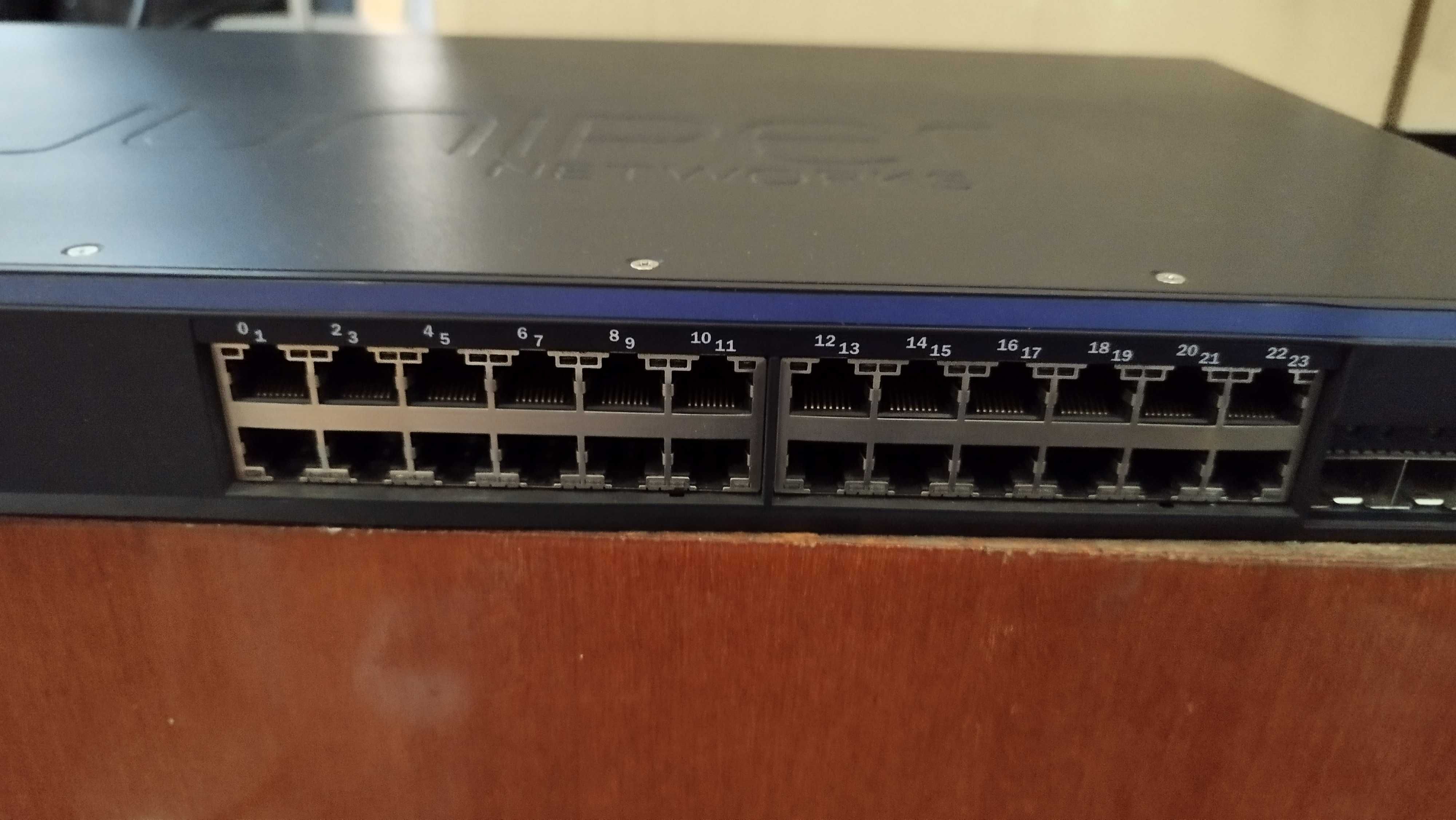 Суич  24-портов превключвател Juniper Networks EX2200  ex 2200-24T- 4G