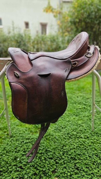 Седло за кон подиум