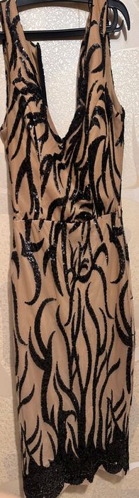 Продам платье с пайетками.