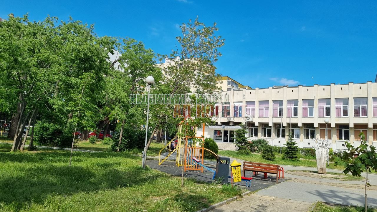 3-стаен тухлен апартамент с гараж , Варна-ХЕИ ,площ 125 кв. м.  цена