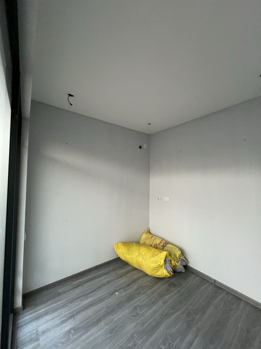 Ofisniy butka sotiladi srochna