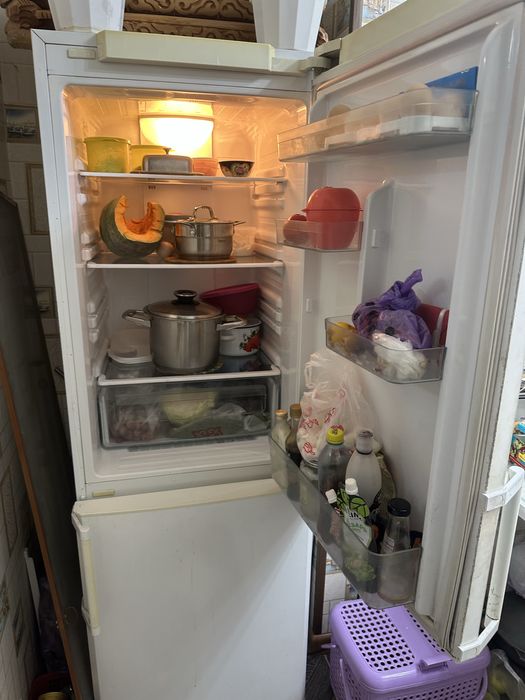 продается холодильник