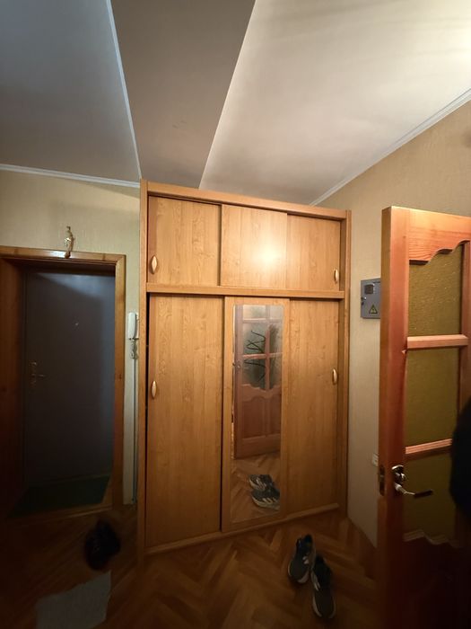 отдам даром шкаф в прихожую
