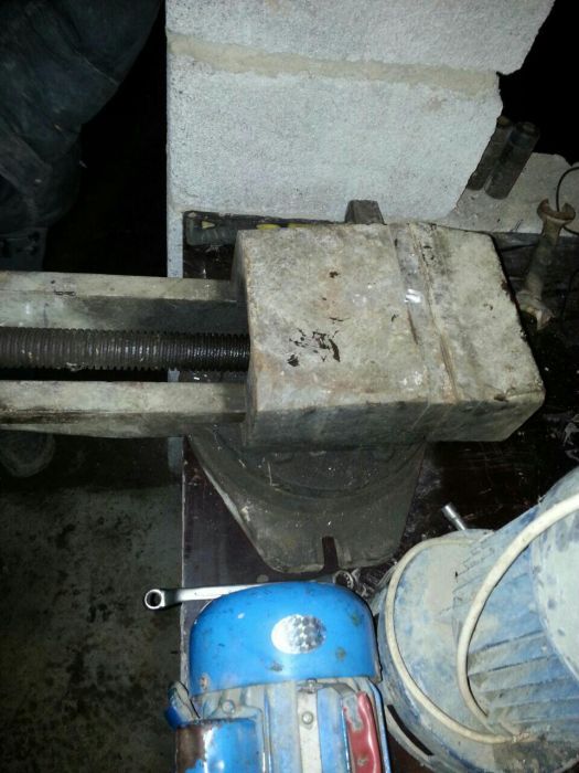 Тиски станочные токарно-фрезерные.