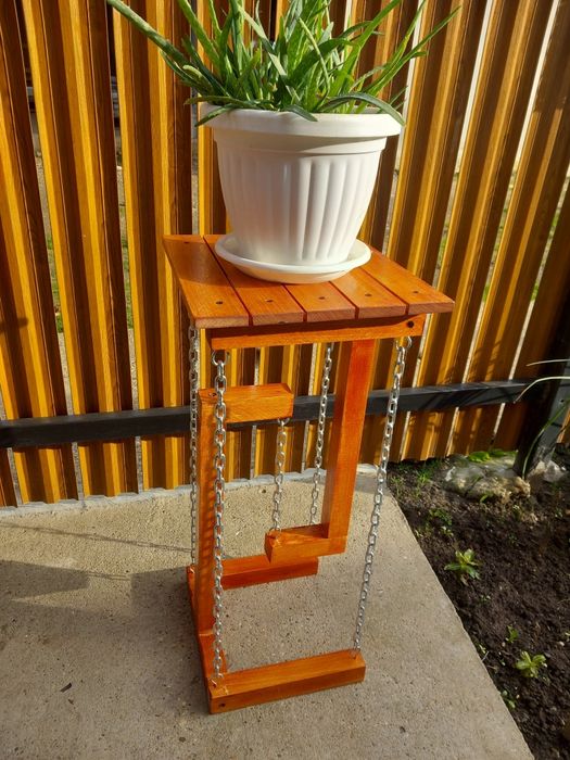 Продавам дървена масичка