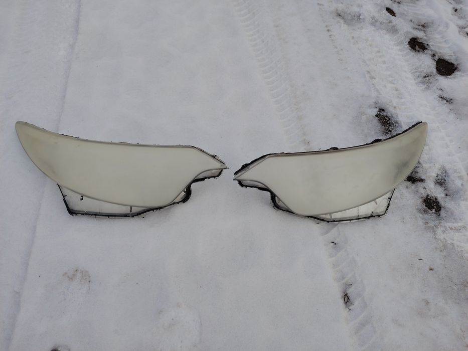 Продам стекла на фары эстима