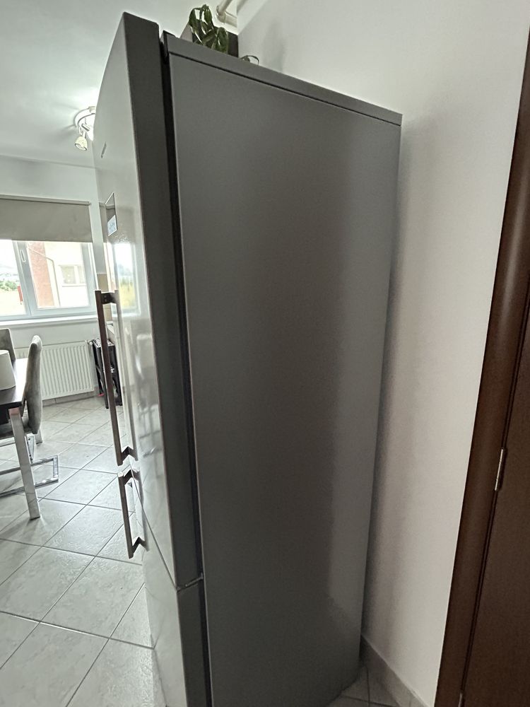 Vând combină frigorifică Grunding