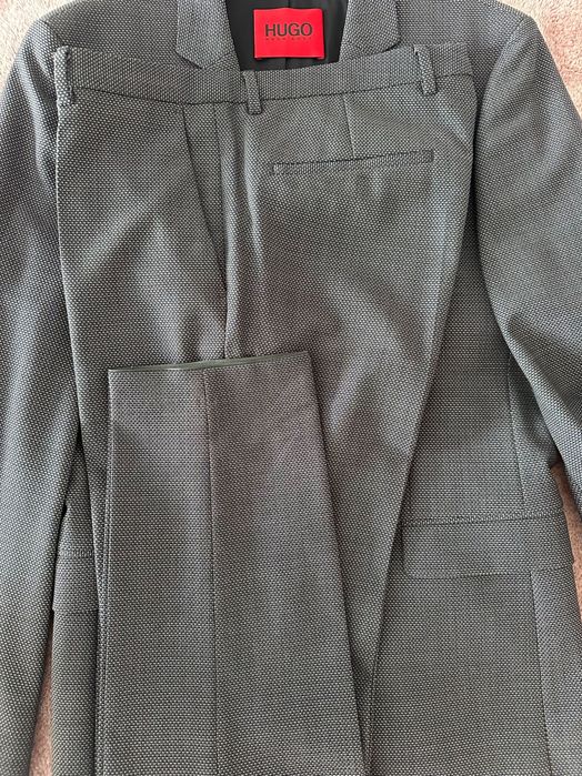Costum barbatesc Hugo Boss
