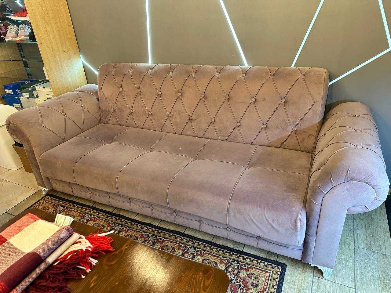 Большой диван серого цвета