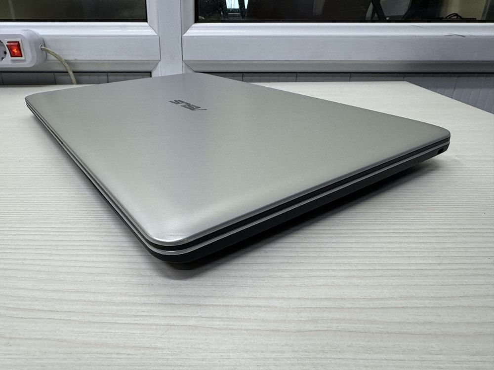 Asus ноутбук для офиса и учебы идеальном состояний быстрый