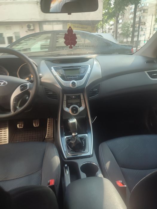 vând Hyundai elantra 2012