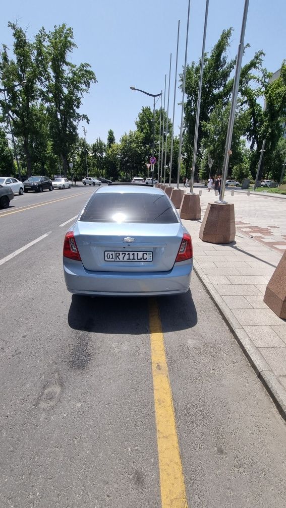 Lacetti 1.8 2010 sotiladi A/T