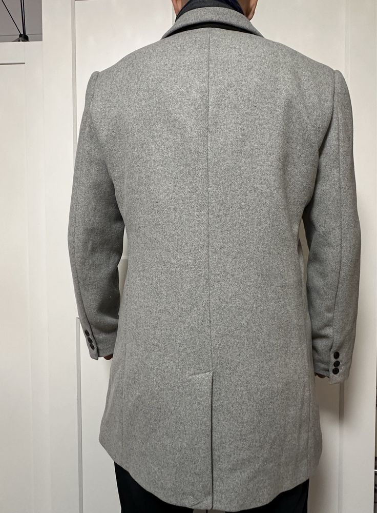 Мъжко сиво палто