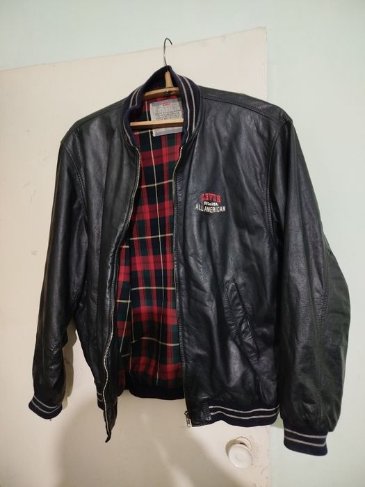 Продам кожаные куртки.