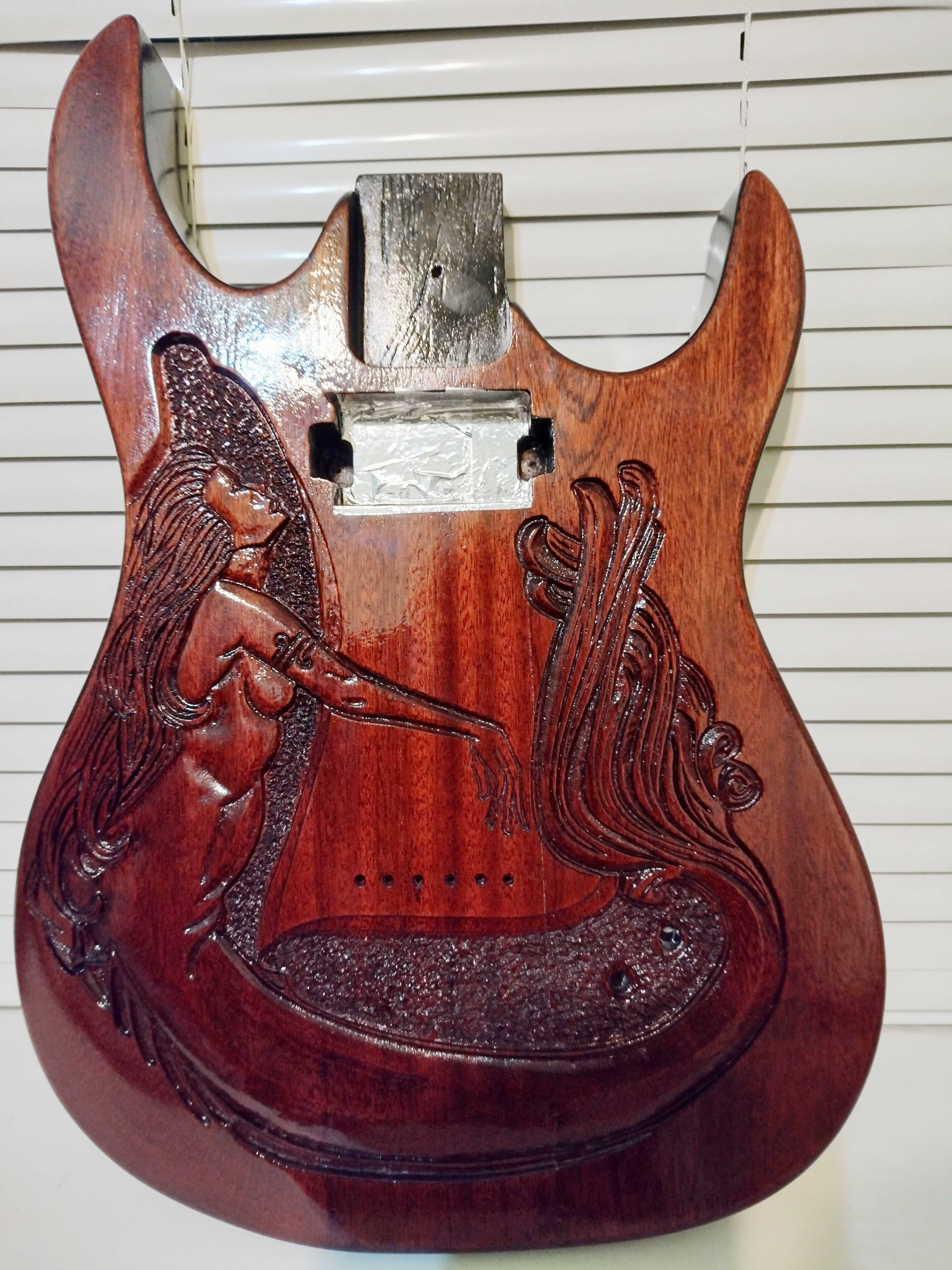 Chitara (corp) custom, Ibanez shape, sculptata manual