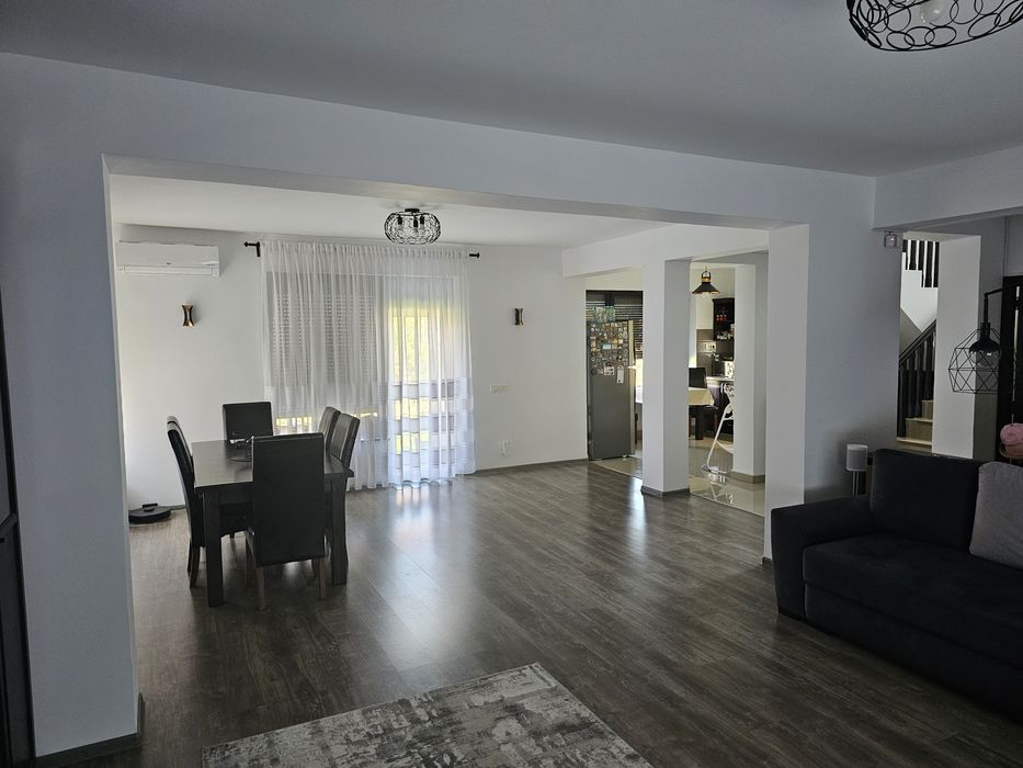 Direct Proprietar ,Vlila 2015,5 camere,teren 425mp,toate utilitatile