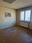 Apartamentul 3 camere, confort 1, semidecomandat, etaj 1