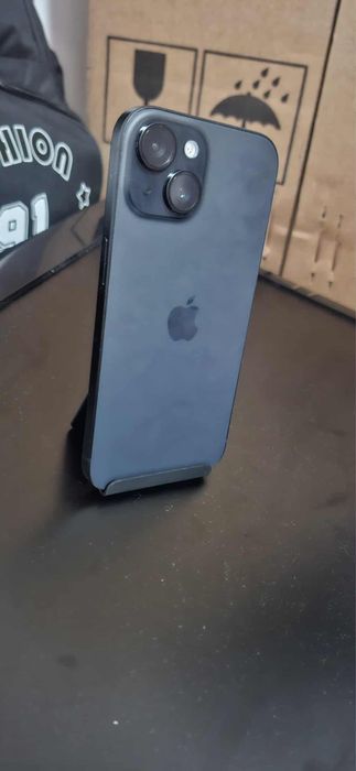 iPhone 15 display fisurat