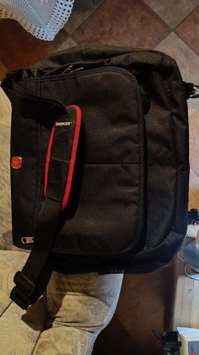 Vând geantă laptop 17 inch WANGER
