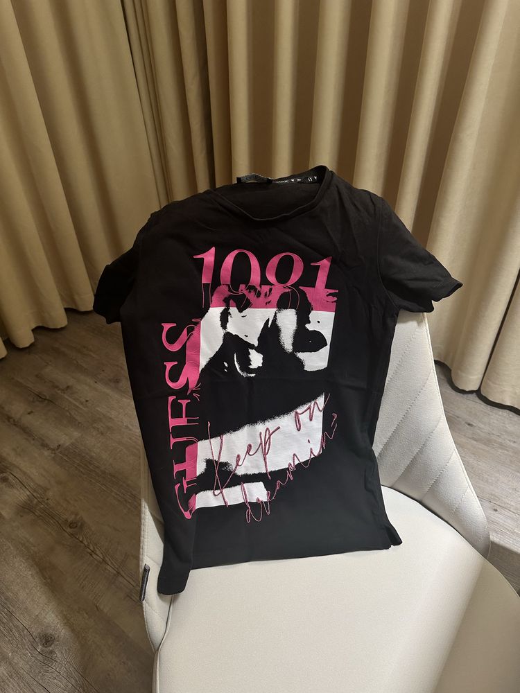 Черна тениска Guess