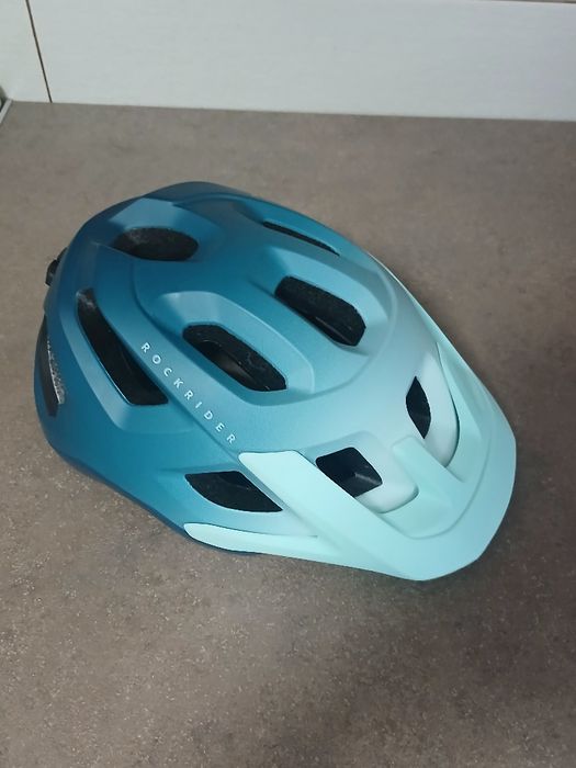 Casca bicicleta rockrider în stare excelenta folosita doar de 2 ori