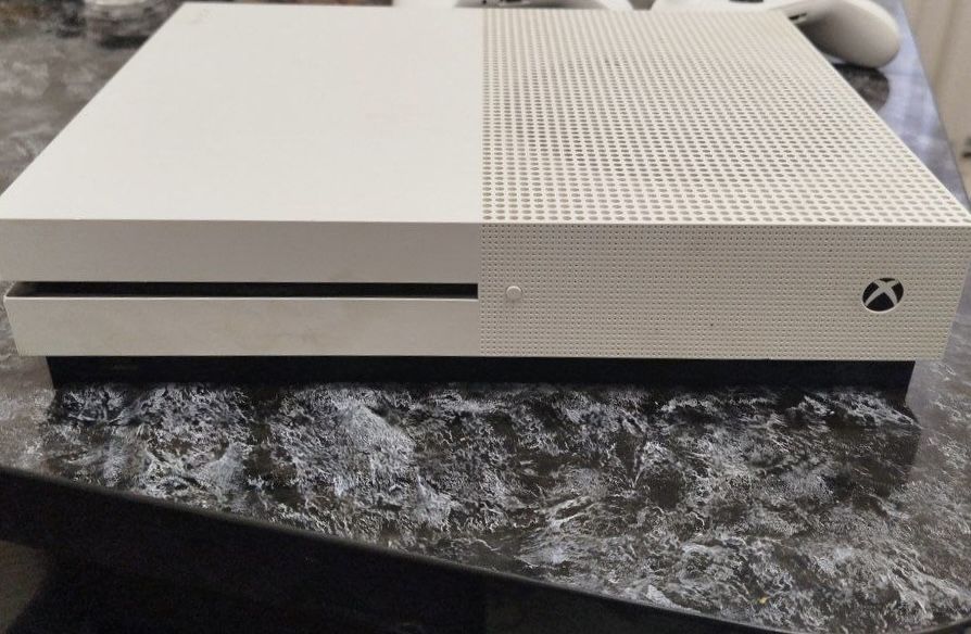 Продается Xbox one S