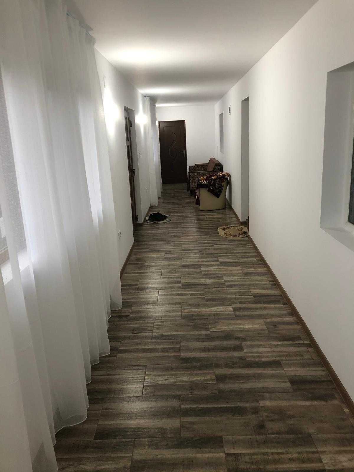 Închiriez casă la Vadu/Camere individuale