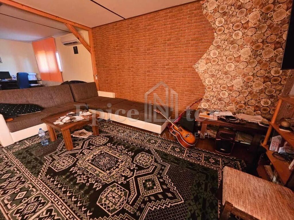 Две къщи в НОВИ ХАН