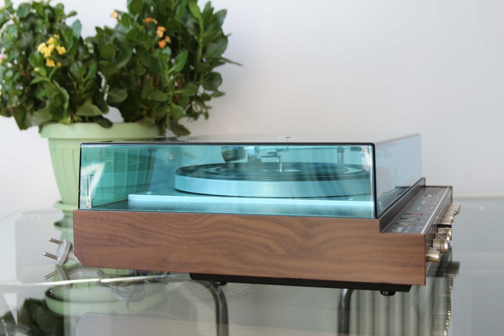 Luxor Dirigent 3835 cu pick-up 4221 si boxe ITT Hyperion H3-50