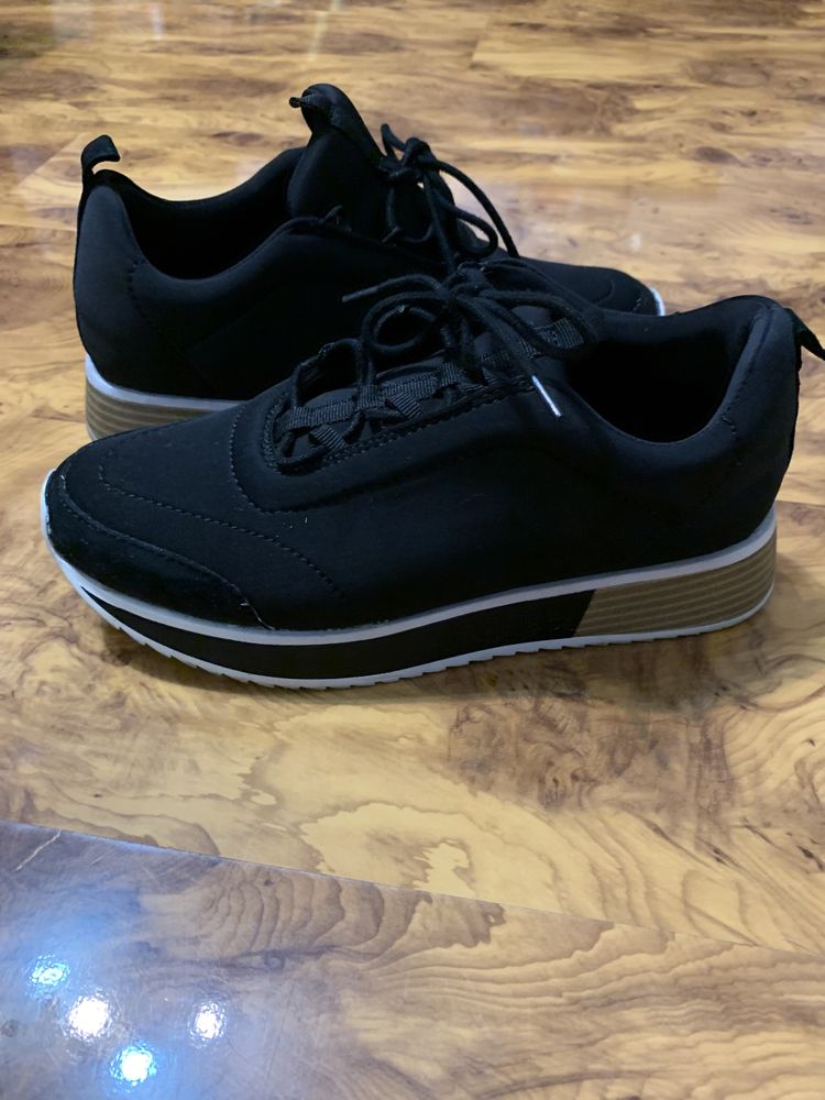River island Adidasi