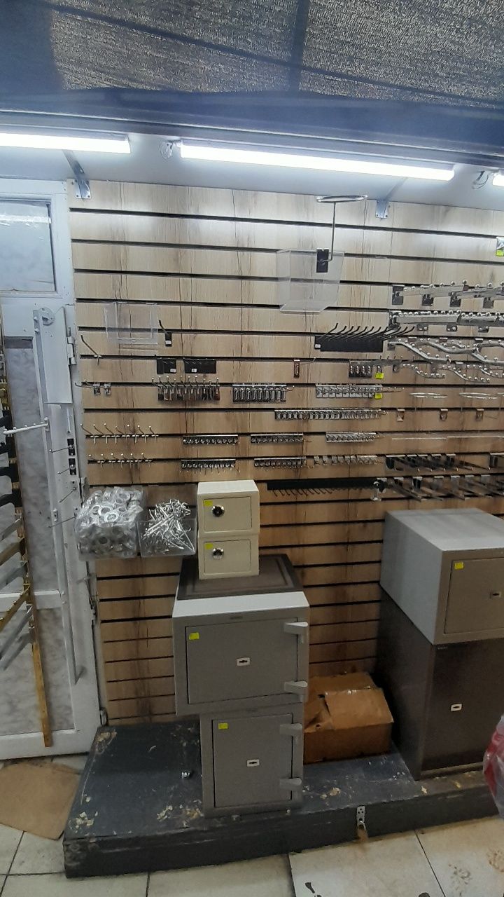 Срочно продам шкаф шифоньер хорошие состояние доставка есть