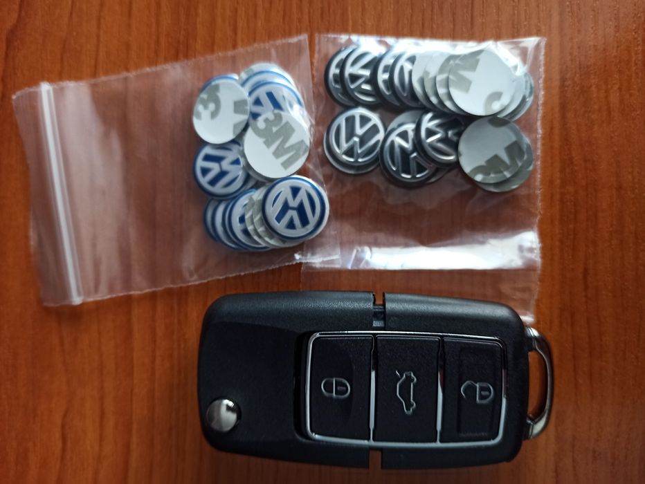 Емблема/лого за ключ vw / фолксваген черна, синя или червена 3 броя.