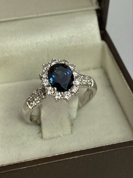 Inel aur alb 18kt.cu safir si diamante