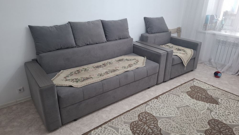 Диван с креслой..