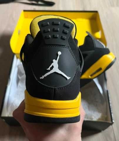 Jordan 4 Retro Thunder EU39