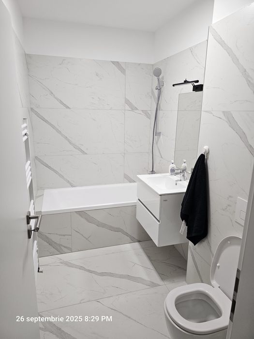 Apartament  3 camere de închiriat