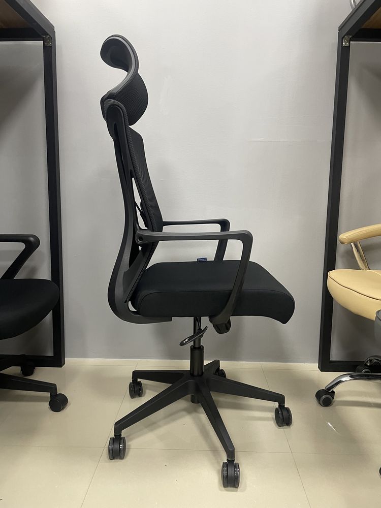 Офисное кресло модель Лара black