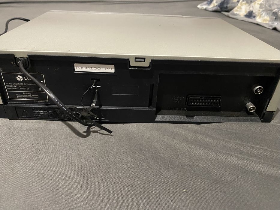 Video Lg( nu functioneaza, introduce caseta si la apasare o scoate)