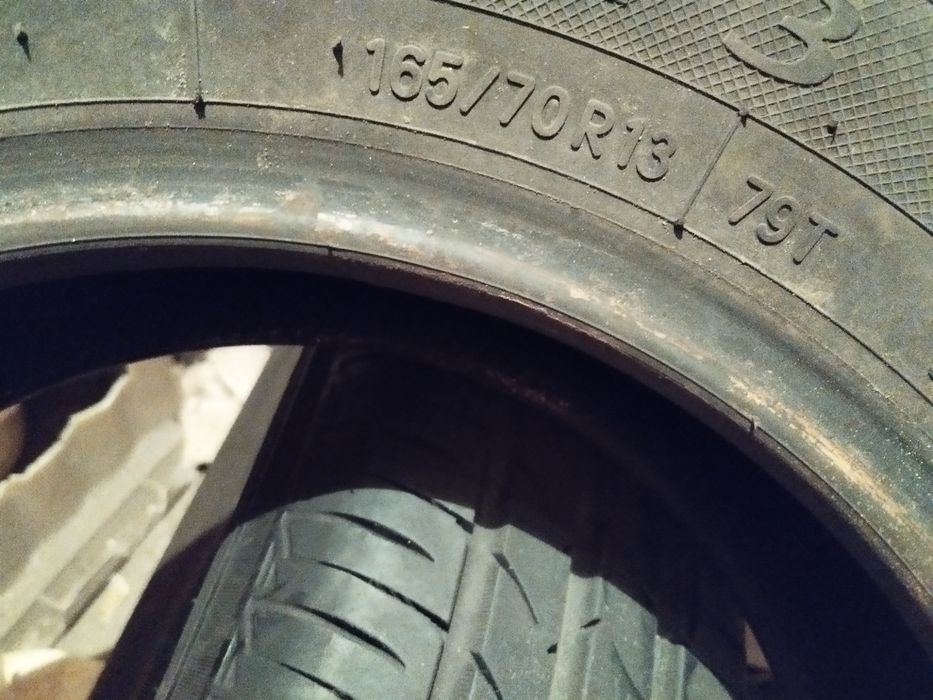 Продавам летни гуми.165/70 R13. С добър грайфер. Четири броя.